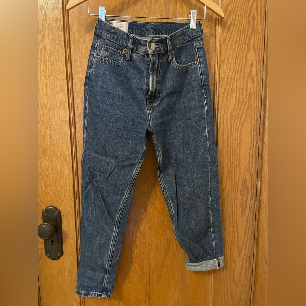 Gap High Rise Mom Jeans, size 24/00